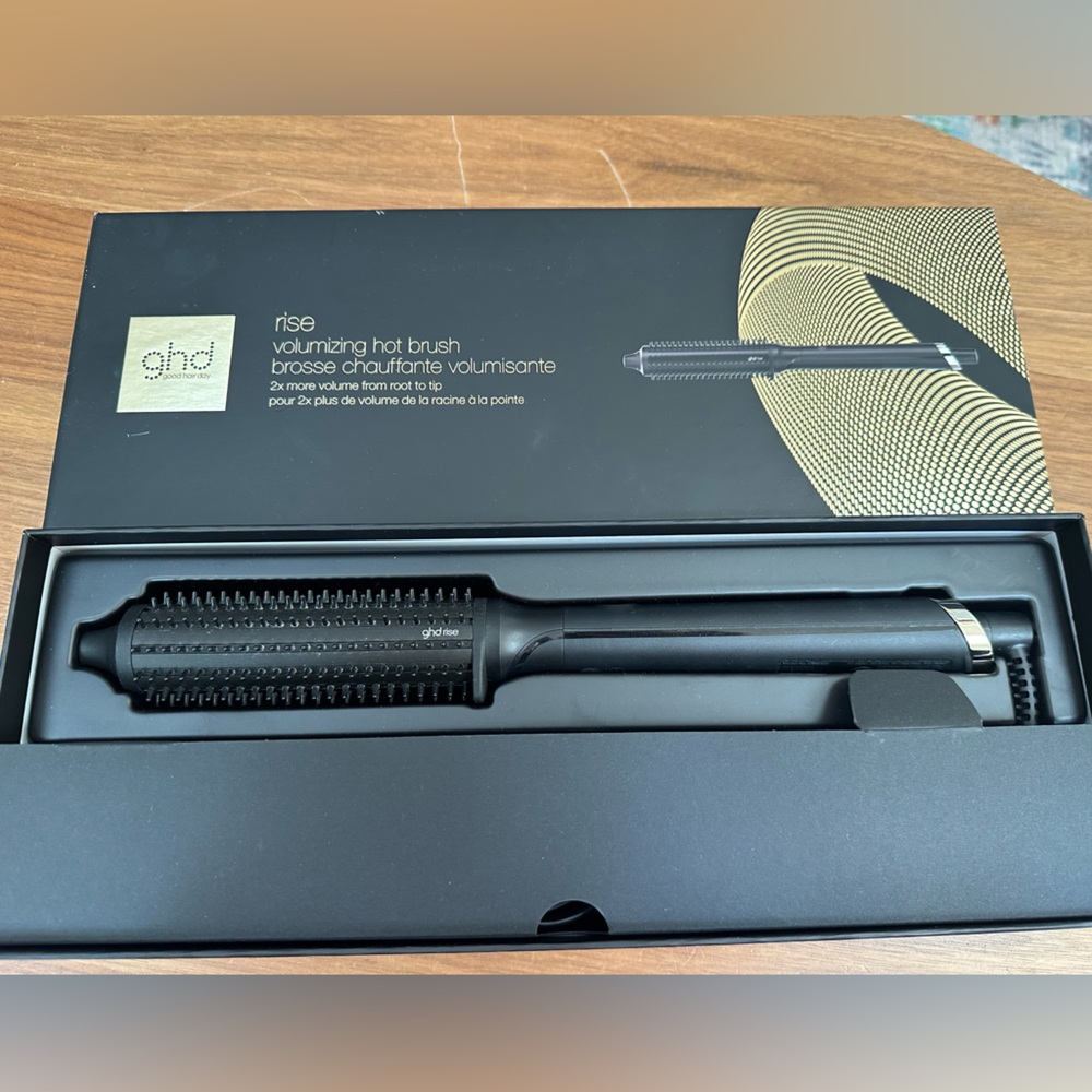ghd Volumizing Hot Brush in Black with Gold Accents